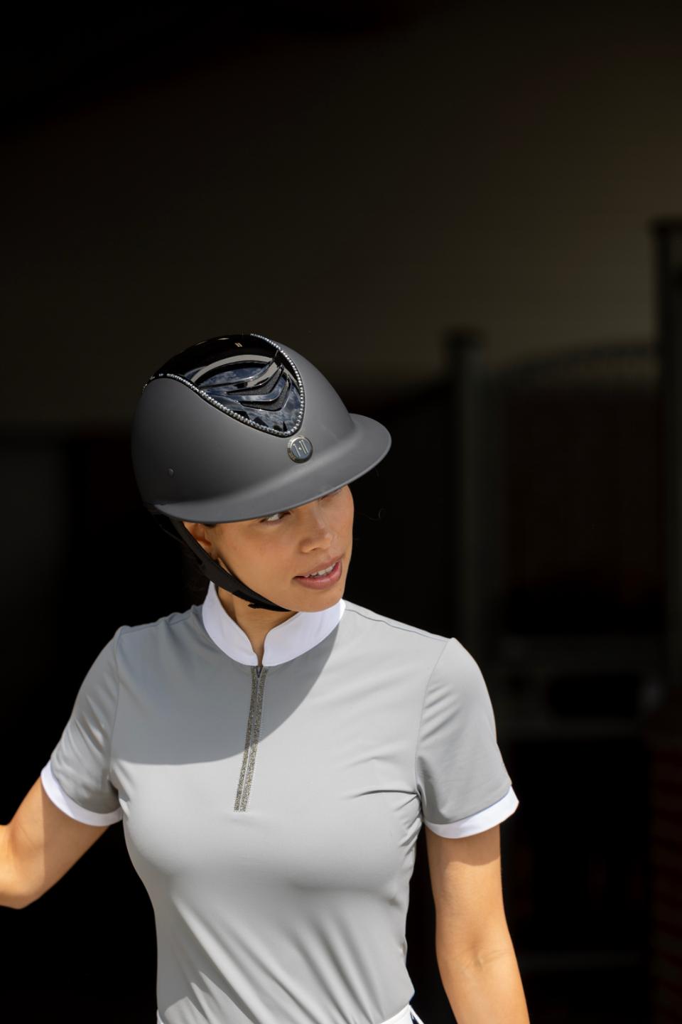 One K MIPS Avancé Lux ridehjelm - blank topp, svart swarovski pipe