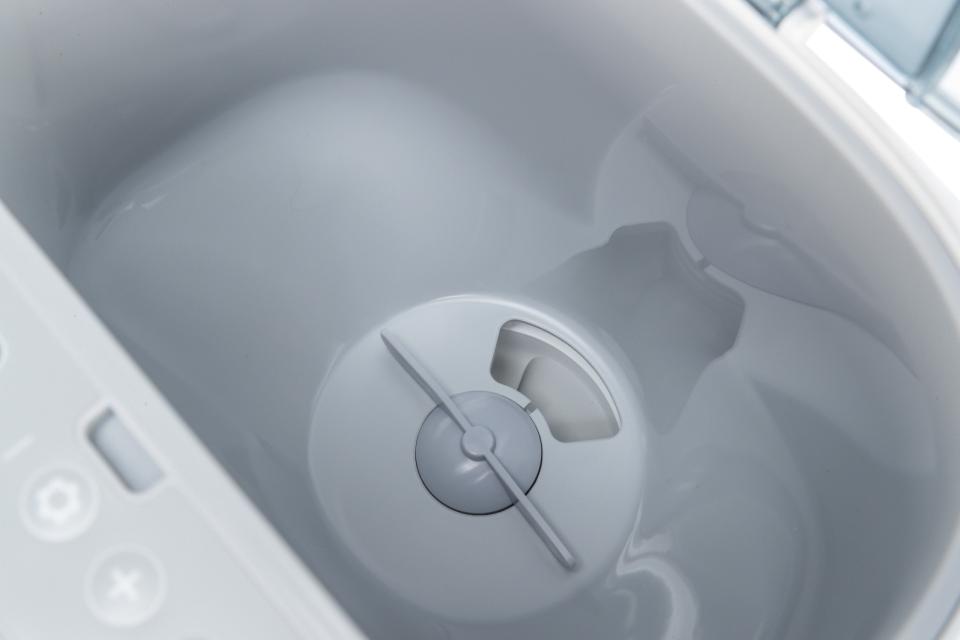 Automatic food dispenser