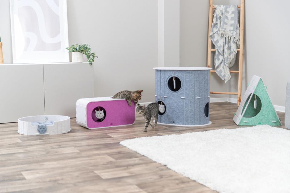 Trixie Cave Merle, felt, rectangular