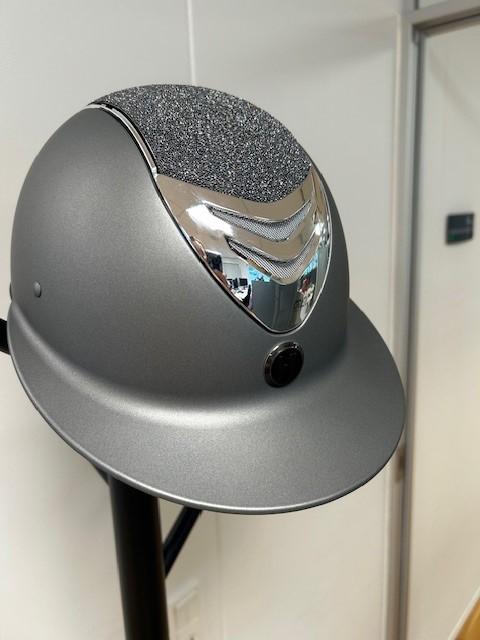One K MIPS Avancé riding helmet - Glitter silver