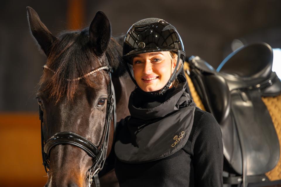 One K Defender Pro-ridehjelm - glitter top, swarowski pipe