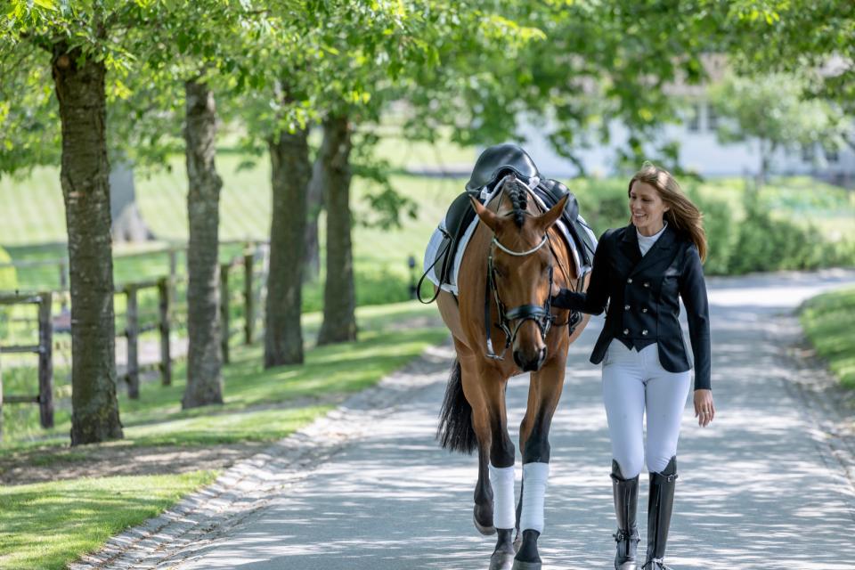 Equipage Andrea tävlingskavaj med diskreta stenar