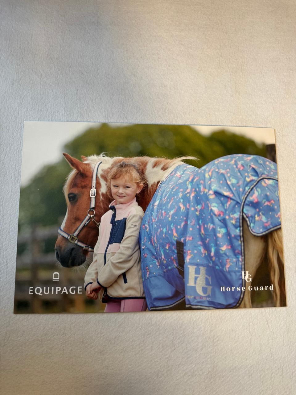 EQ SS24 Bordskilt A3 - Minna fleece