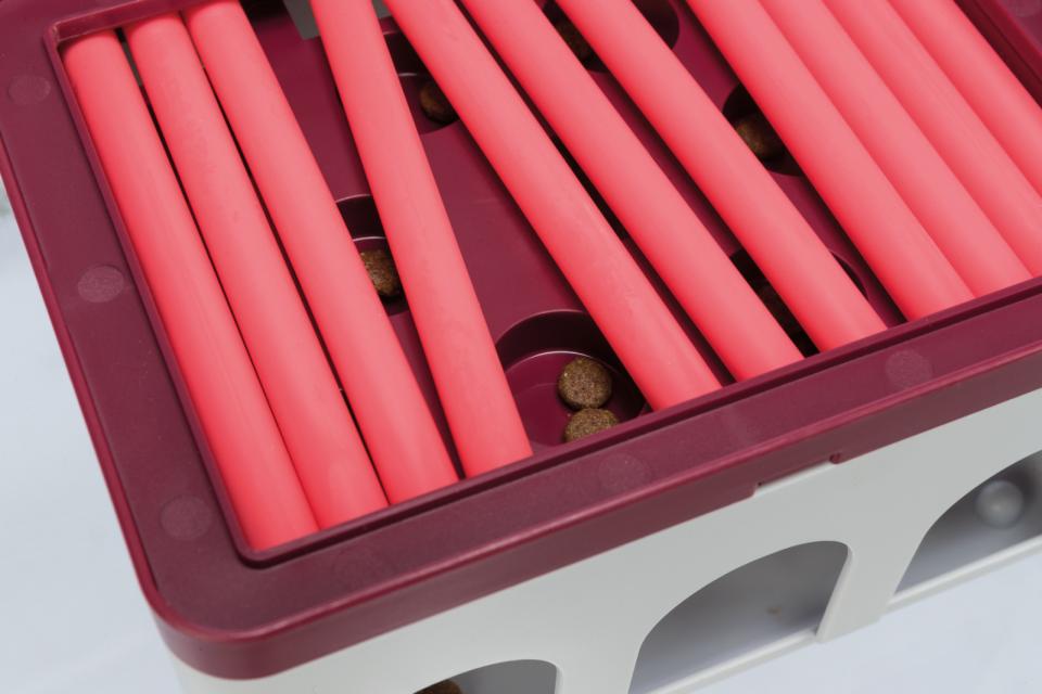 Aktivitetsbox med strategispil til katte