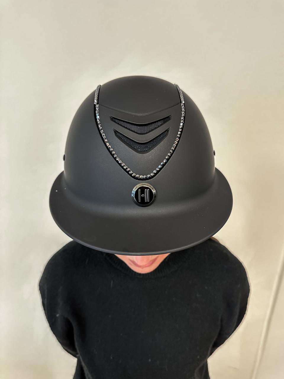 One K MIPS Avancé Lux ridehjelm - matt topp, svart swarovski pipe