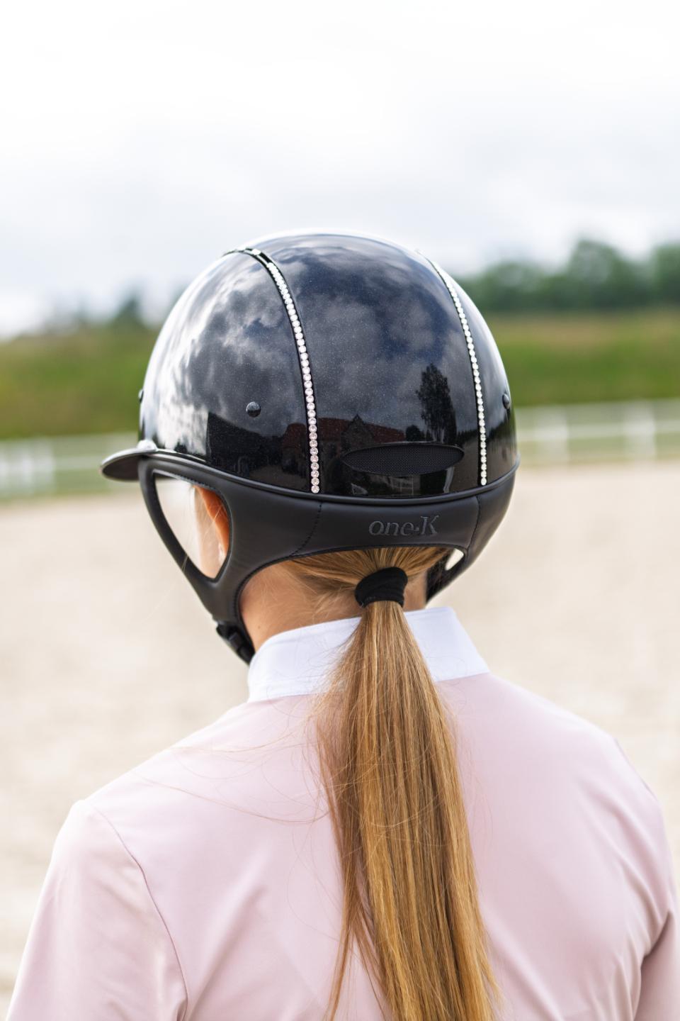 One K MIPS Avancé Lux ridehjelm - shimmer, swarovski pipe