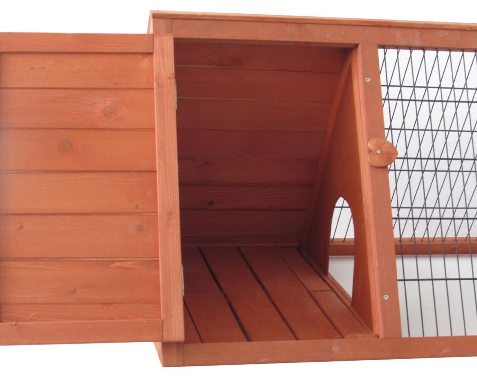 Outdoor rabbit hutch