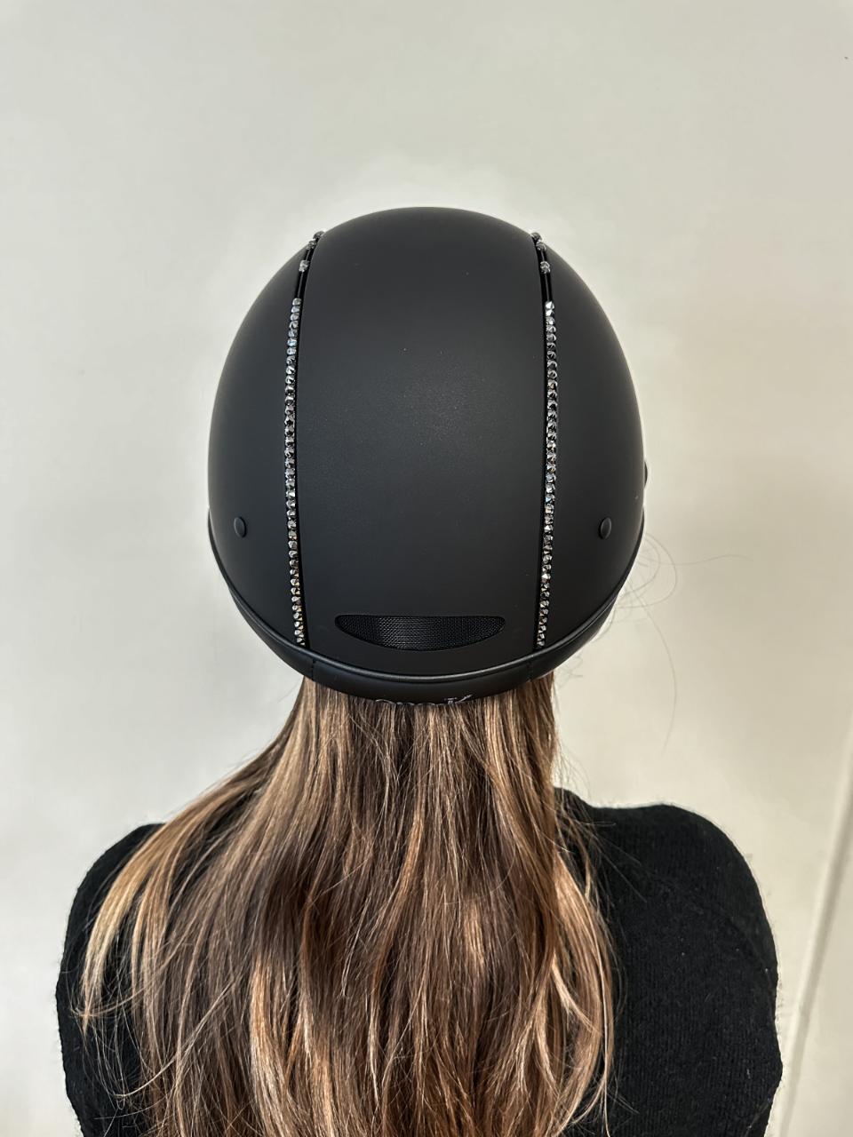 One K MIPS Avancé Lux ridehjelm - matt topp, svart swarovski pipe