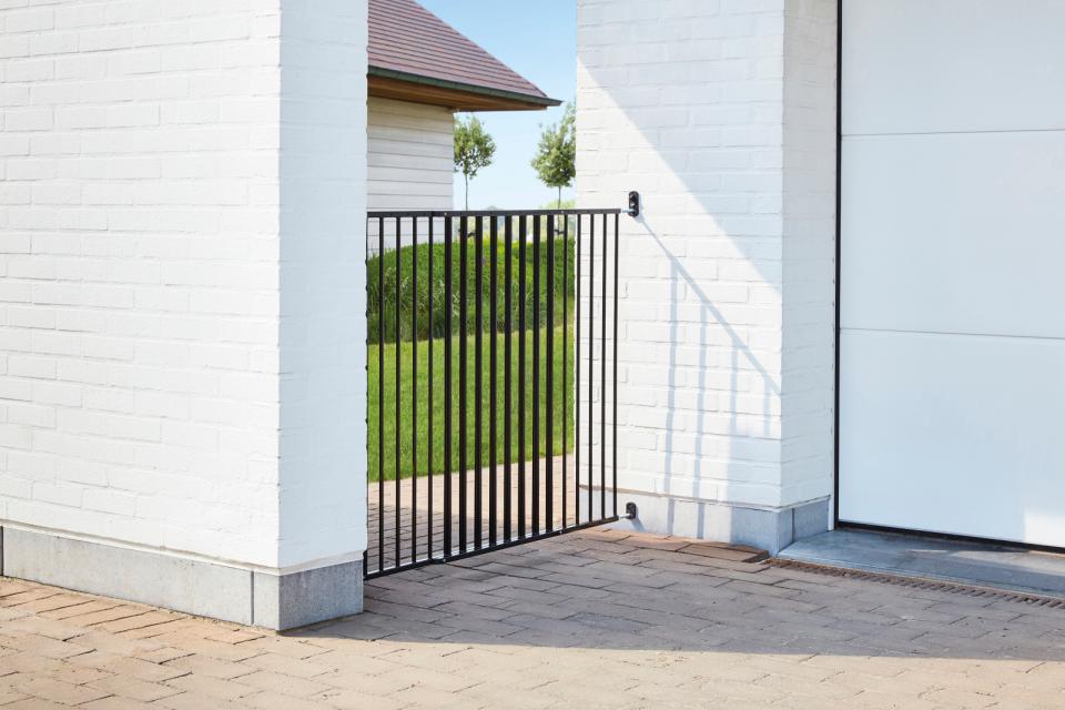 Savic Dog Barrier Gate Outdoor