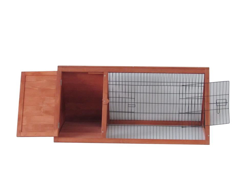 Outdoor rabbit hutch
