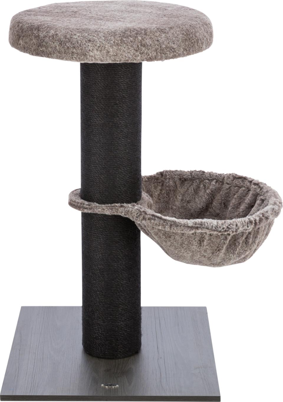 Mauricio scratching post