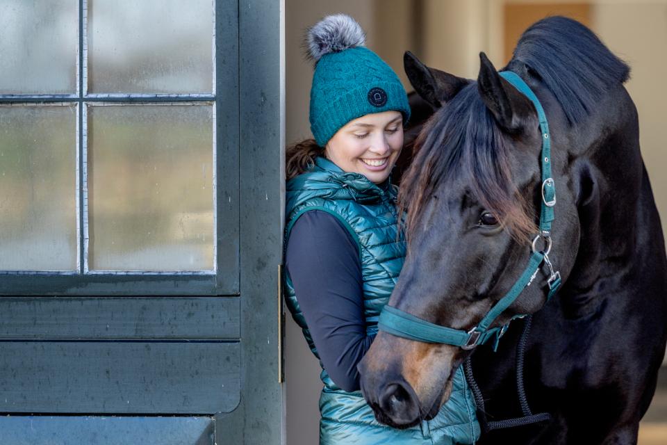Equipage Vasili strikhue med pelskvast