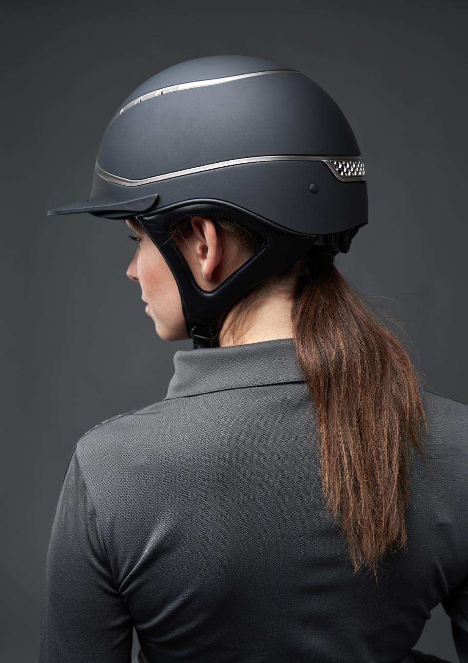 One K Xtreme ridehjelm - detaljer i krom