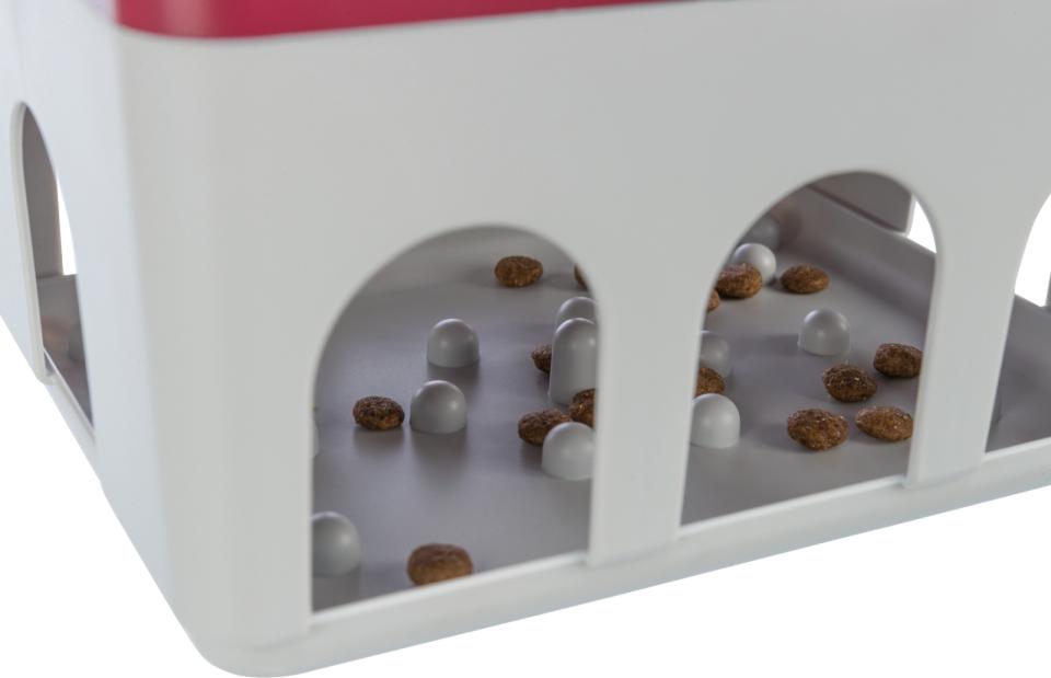 Aktivitetsbox med strategispil til katte