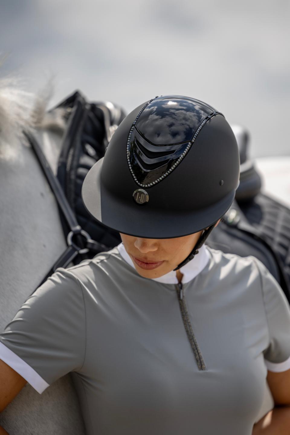 One K MIPS Avancé Lux ridehjelm - blank topp, svart swarovski pipe