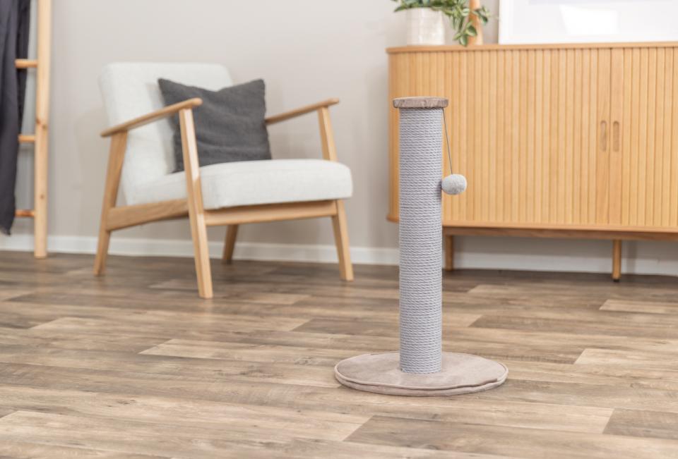 Trixie Livia kradsetræ med legebold