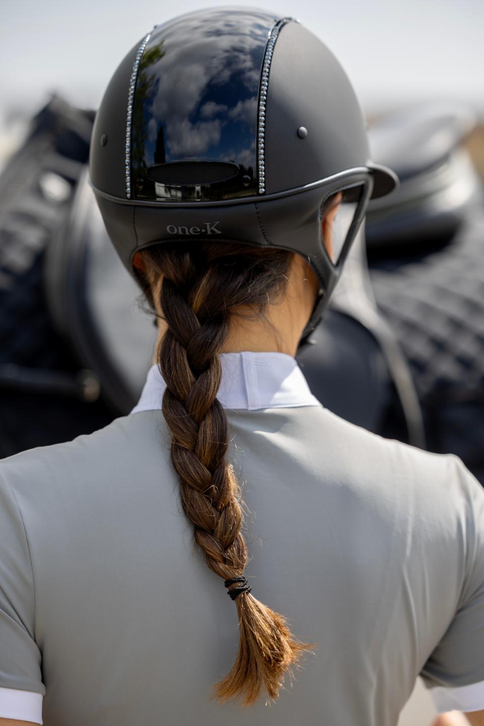 One K MIPS Avancé Lux ridehjelm - blank topp, svart swarovski pipe