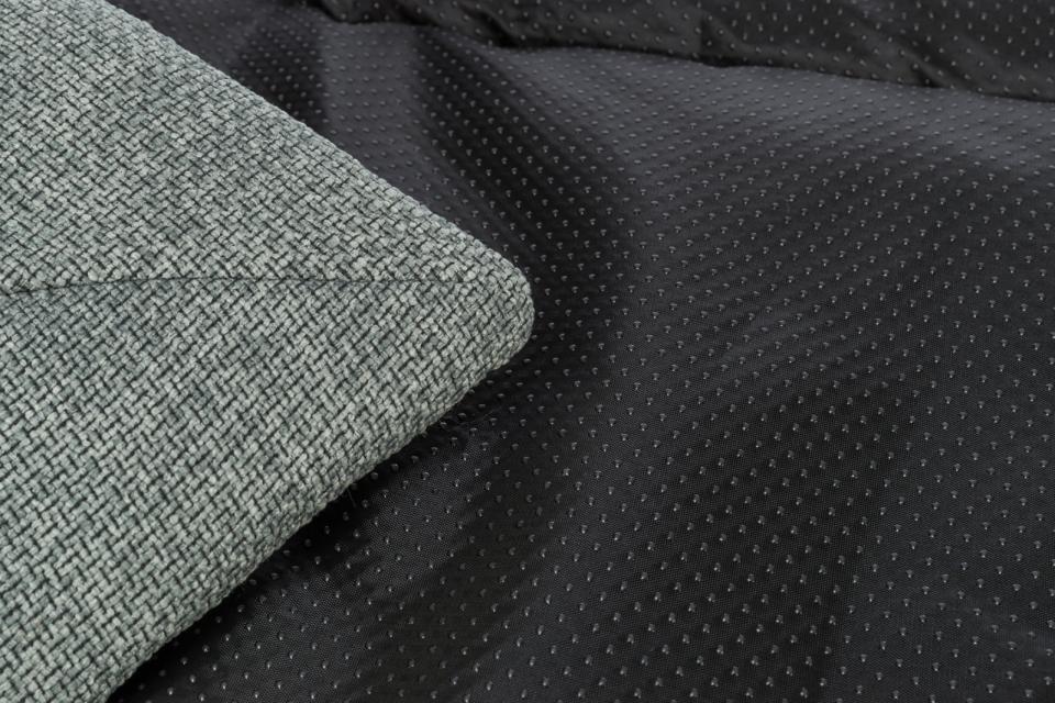 Trixie Viviana lying mat